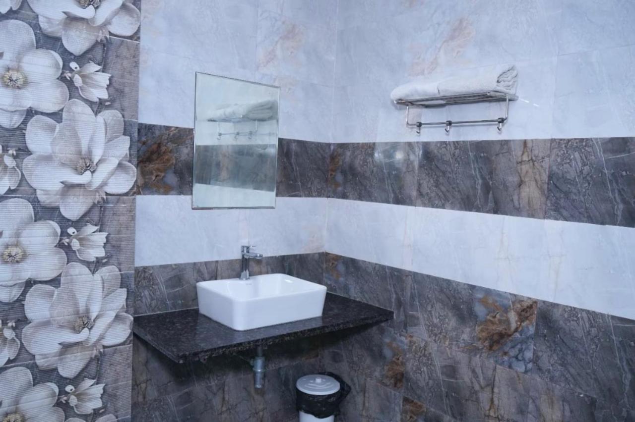The Sky Comfort Hotel Parth Inn Dwarka  Exterior photo